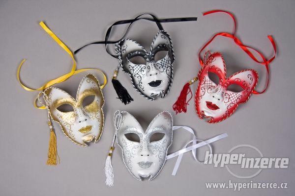 Benátskou dámskou karnevalovou masku - červená varianta - foto 1
