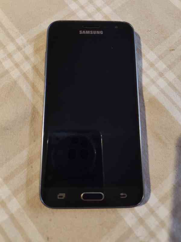 Mobilní telefon Samsung Galaxy J3 - foto 2