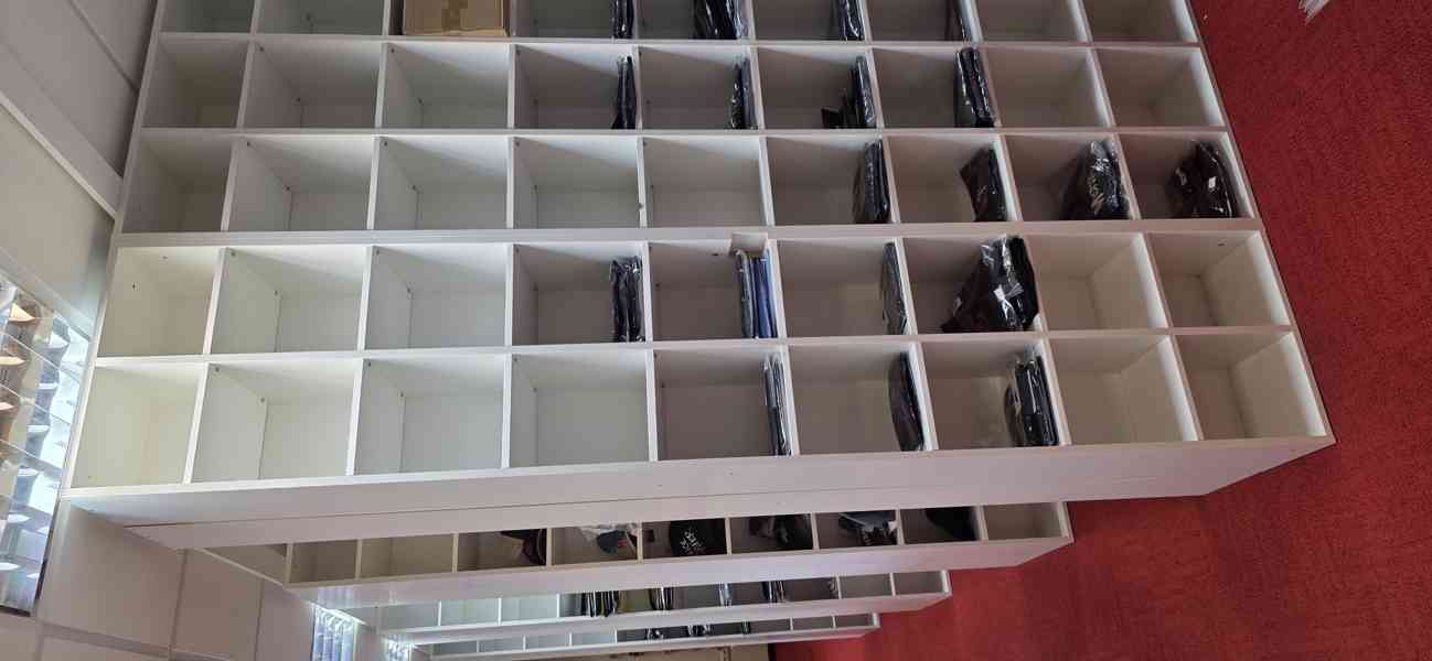 Regálové skříně na zboží - 100% stav - foto 9