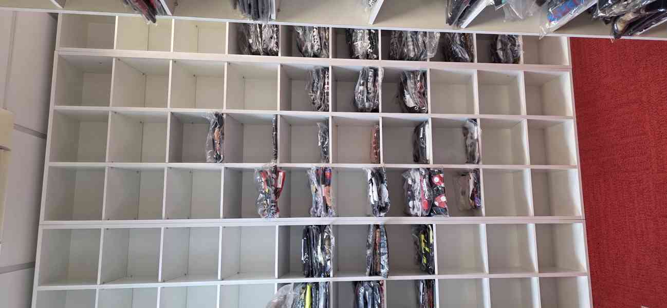 Regálové skříně na zboží - 100% stav - foto 8