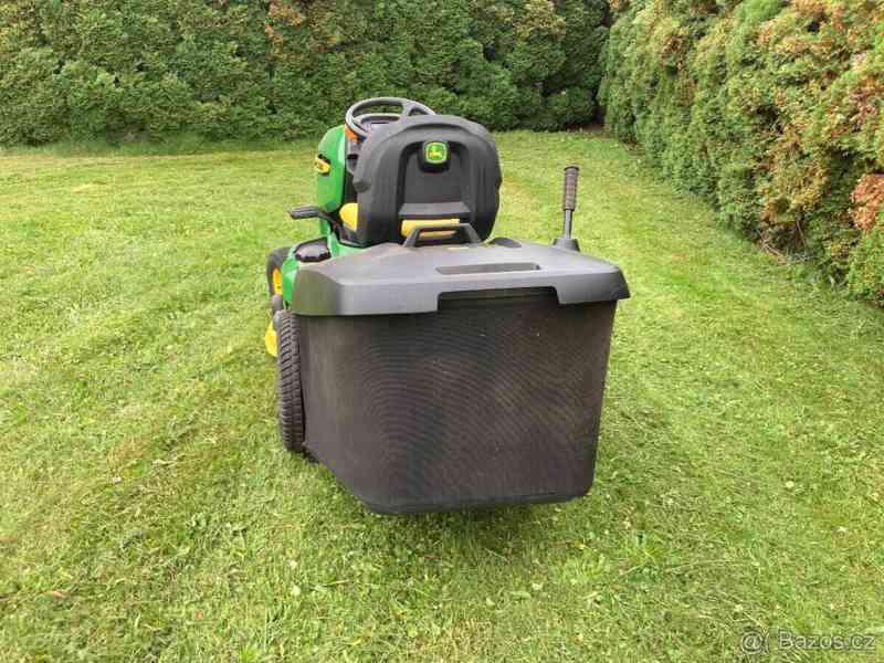 Zahradní traktor John Deere X 300 R - foto 5