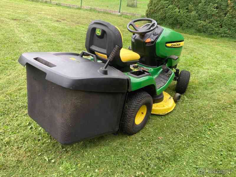 Zahradní traktor John Deere X 300 R - foto 6