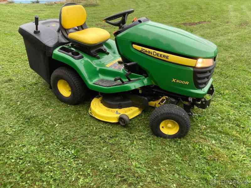 Zahradní traktor John Deere X 300 R - foto 7