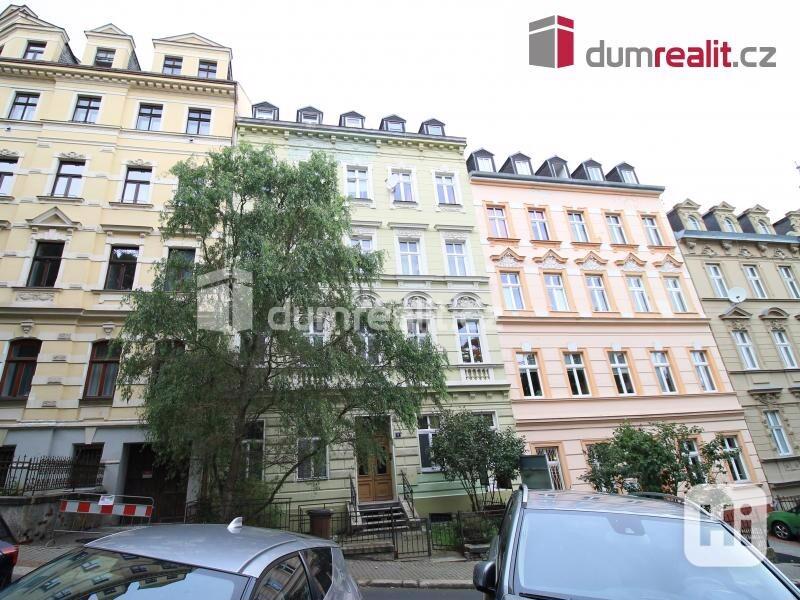 Krásný byt v prestižní lokalitě v centru Karlových Varů v cihlovém domě - foto 20