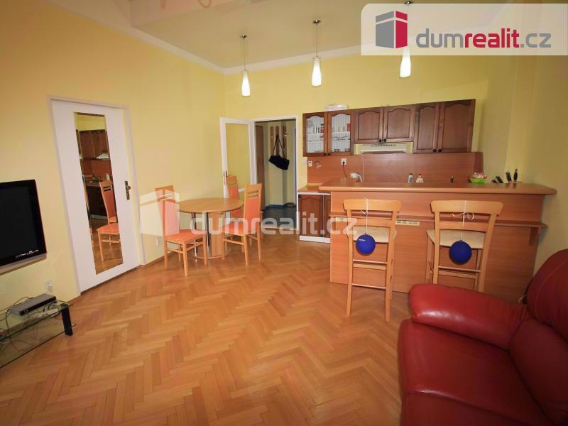 Krásný byt v prestižní lokalitě v centru Karlových Varů v cihlovém domě - foto 4