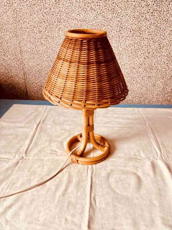 Lampa s proutěným stínidlem - foto 4