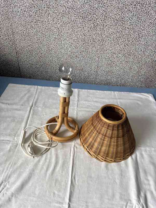 Lampa s proutěným stínidlem - foto 3