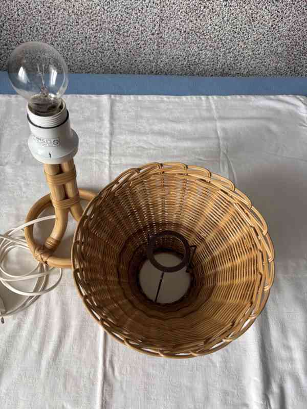 Lampa s proutěným stínidlem - foto 2