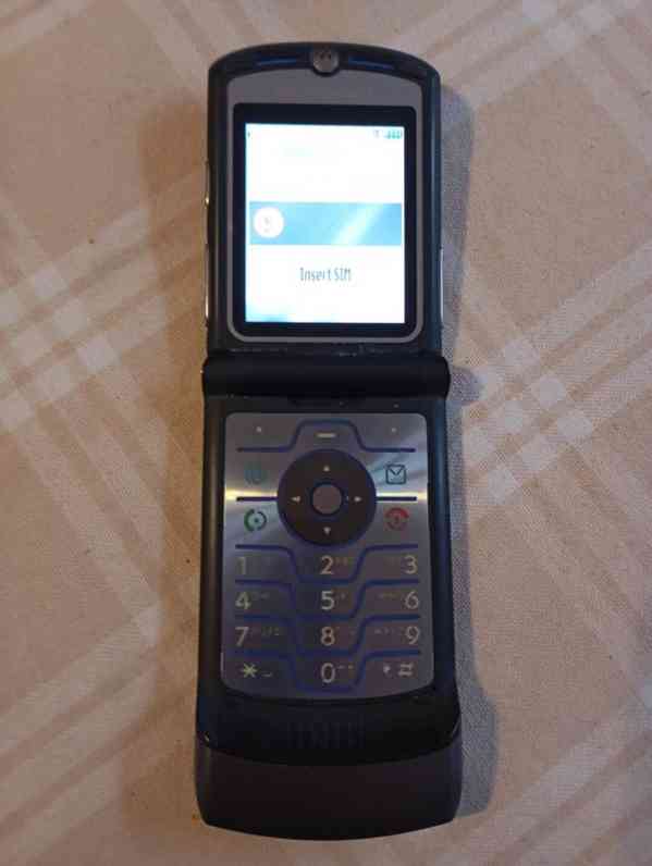 Mobilní telefon Motorola V3i Razr - foto 3