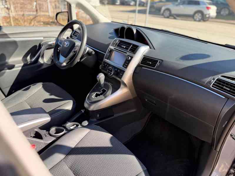 Toyota Verso Executive 1.8i Aut. benzín 108kw - foto 14