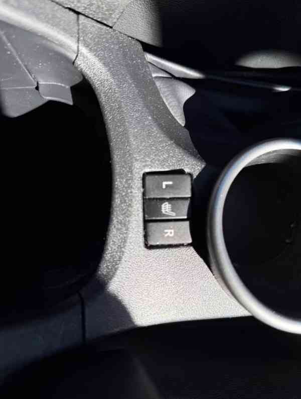 Toyota Verso Executive 1.8i Aut. benzín 108kw - foto 17