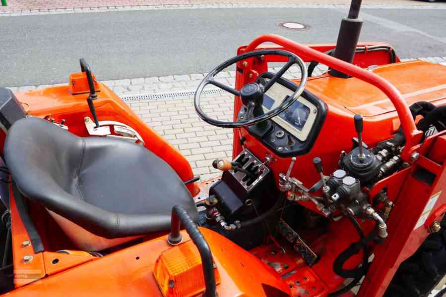 Traktor Kubota L 2002 DT - foto 8