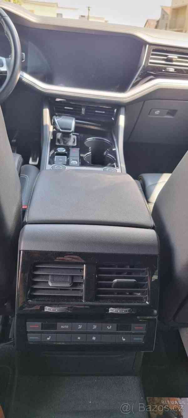 Volkswagen Touareg 3,0 TDI R-Line - foto 19