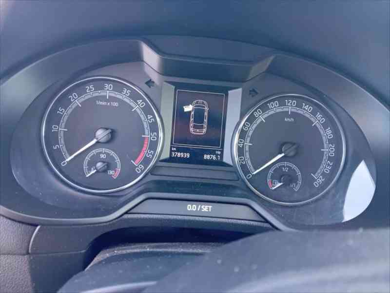 Škoda Octavia 1,6   III - foto 9