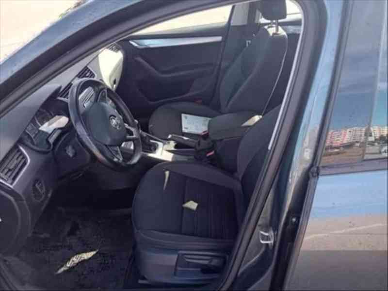 Škoda Octavia 1,6   III - foto 4