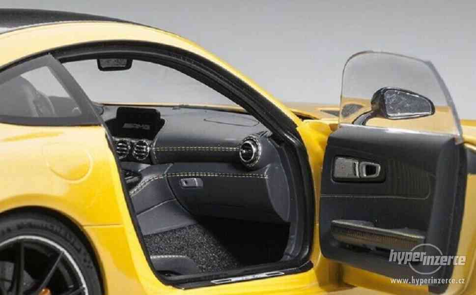 Mercedes AMG GTR 2017 1:18 yellowmetallic AUTOart - foto 8
