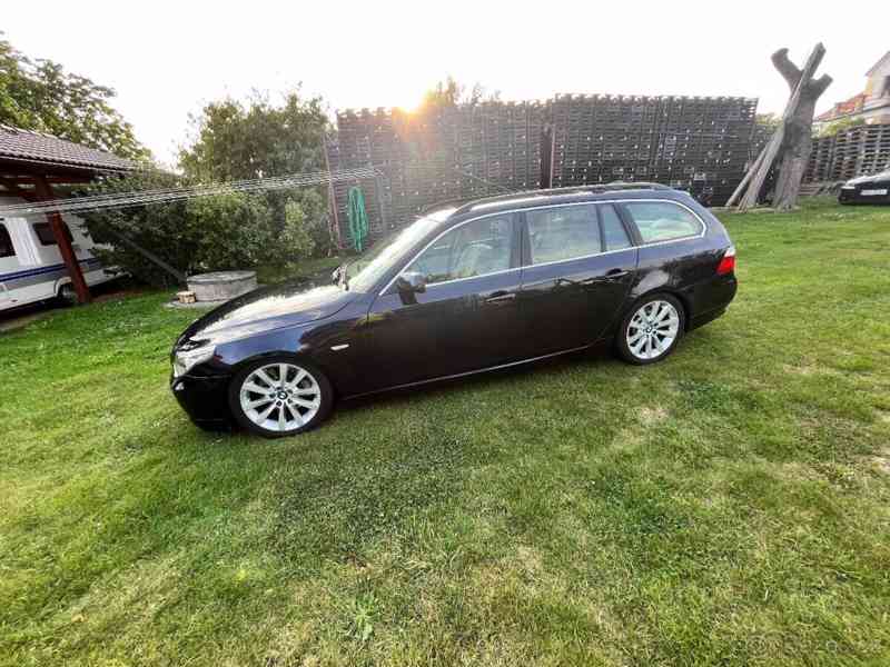 BMW Řada 5 E61 550i LCI 2008	 - foto 2