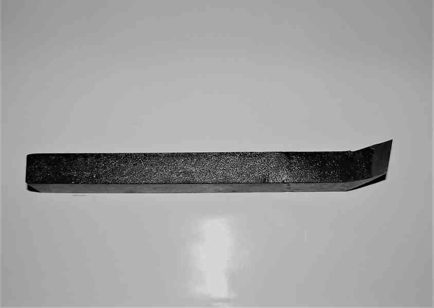 Soustružnický nůž 32x20 ROHOVÝ kovaný-HSS, pravý - foto 2