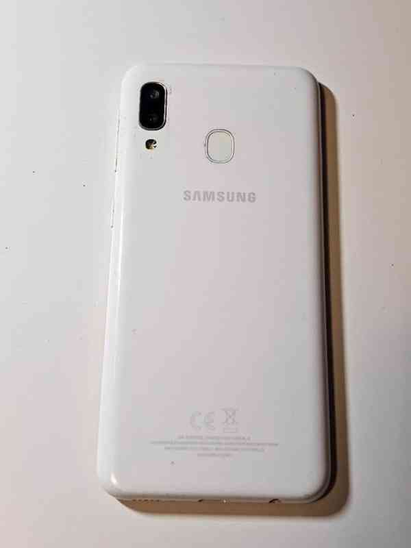 Mobiní telefon Samsung Galaxy A20e - foto 2