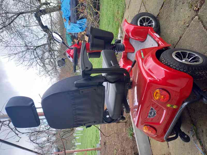 Prodám zánovní elektrický vozík - skútr pro seniory - foto 4