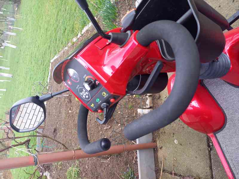 Prodám zánovní elektrický vozík - skútr pro seniory - foto 7