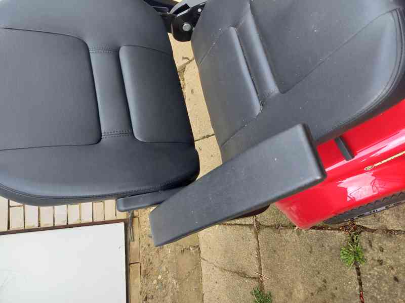 Prodám zánovní elektrický vozík - skútr pro seniory - foto 12