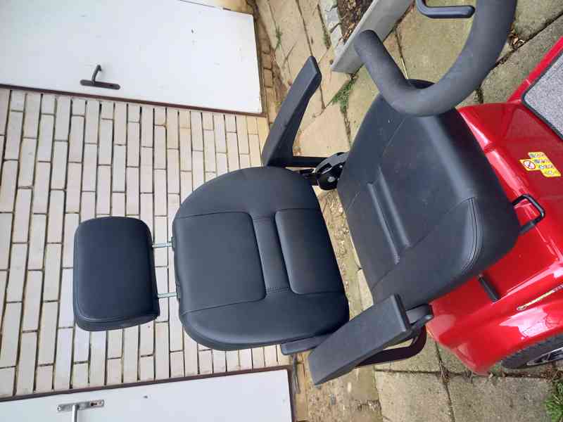 Prodám zánovní elektrický vozík - skútr pro seniory - foto 11