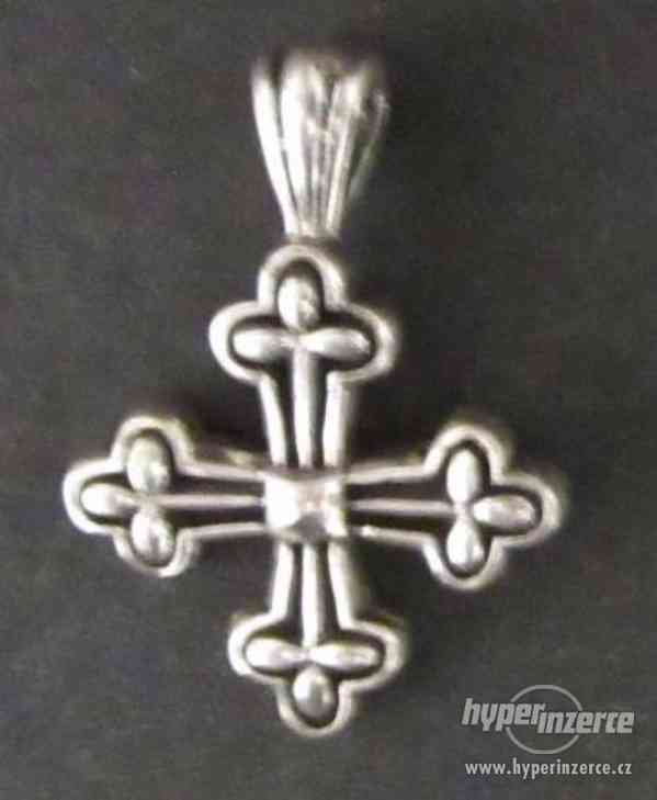 Malý maltézský kříž - stříbrný přívěsek - foto 1