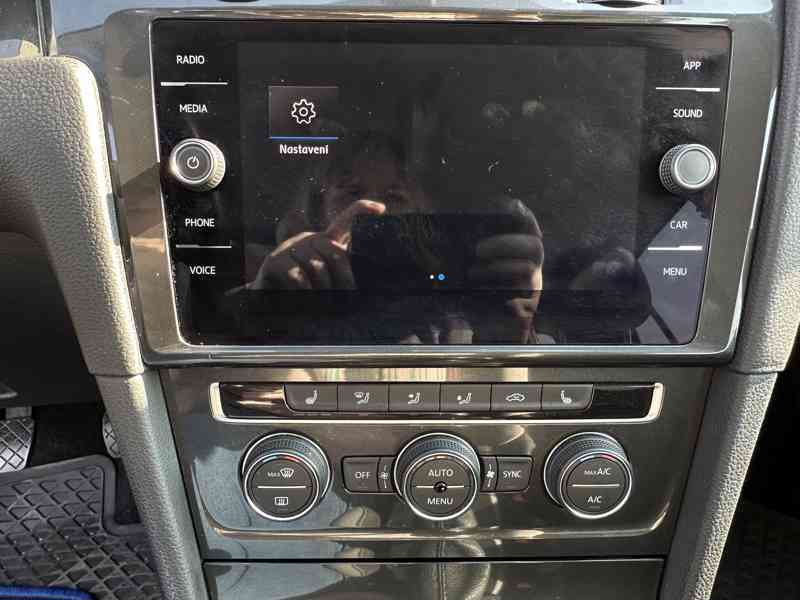 Volkswagen Golf 1.5 TSi 110kW/1MAJ/ČR/DPH - foto 29