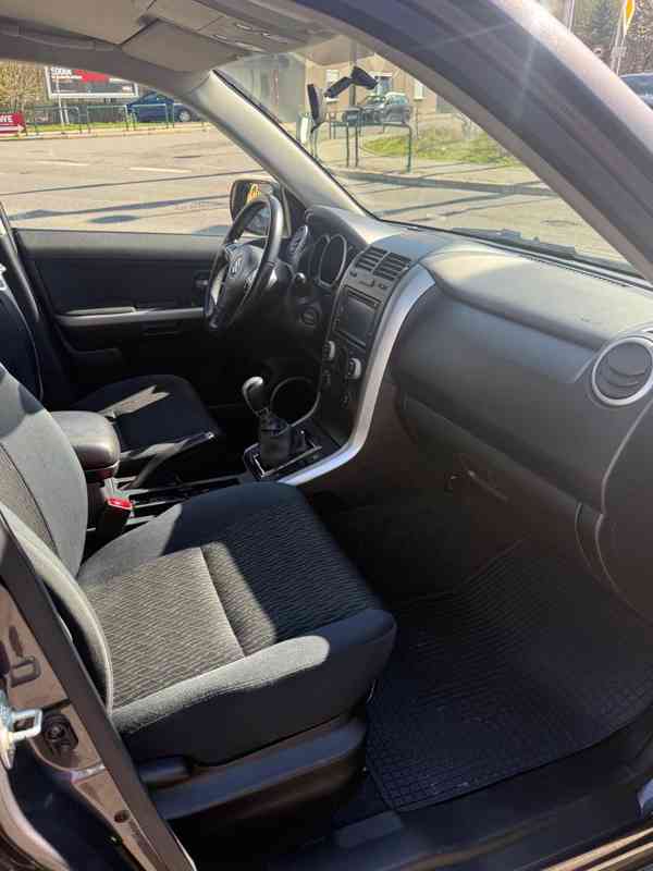 Suzuki Grand Vitara 2.4i Club benzín 124kw - foto 14
