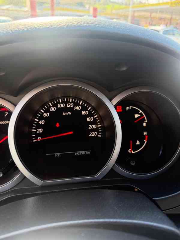 Suzuki Grand Vitara 2.4i Club benzín 124kw - foto 13