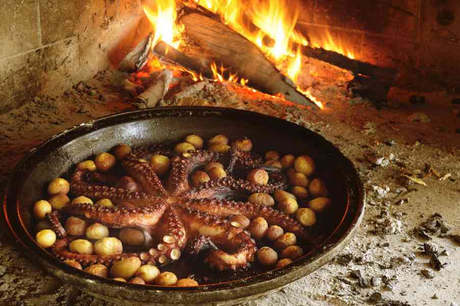 Chorvatská PEKA - příprava pokrmů v ohni - foto 10