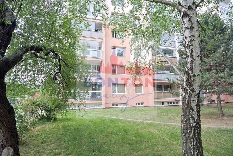 Byt 1+1+komora, 40m2, Praha 8