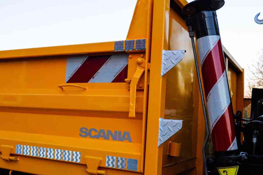 SCANIA P380 6X4 SKLÁPĚČ / VYKLÁPĚČ + HYDRAULICKÁ RUKA EURO4 - foto 82