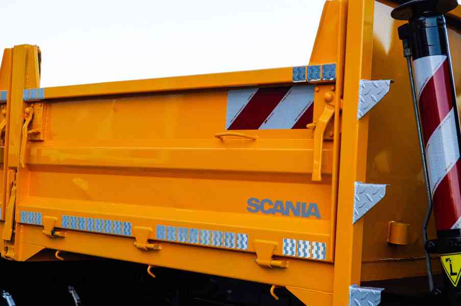 SCANIA P380 6X4 SKLÁPĚČ / VYKLÁPĚČ + HYDRAULICKÁ RUKA EURO4 - foto 15