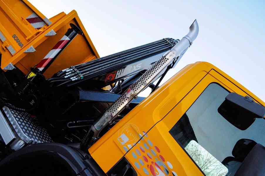 SCANIA P380 6X4 SKLÁPĚČ / VYKLÁPĚČ + HYDRAULICKÁ RUKA EURO4 - foto 50