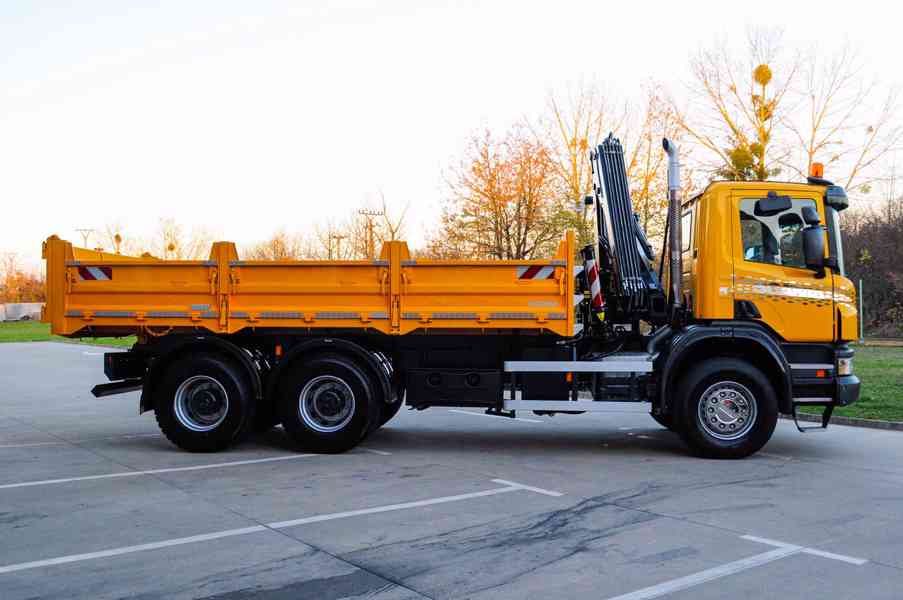 SCANIA P380 6X4 SKLÁPĚČ / VYKLÁPĚČ + HYDRAULICKÁ RUKA EURO4 - foto 7
