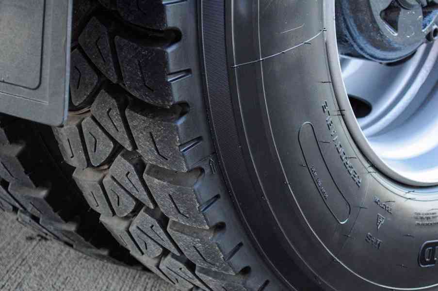 SCANIA P380 6X4 SKLÁPĚČ / VYKLÁPĚČ + HYDRAULICKÁ RUKA EURO4 - foto 19