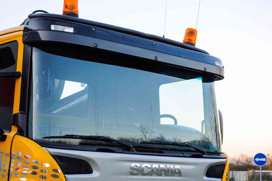 SCANIA P380 6X4 SKLÁPĚČ / VYKLÁPĚČ + HYDRAULICKÁ RUKA EURO4 - foto 39