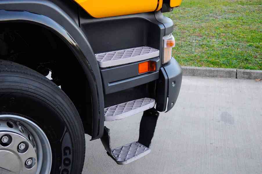 SCANIA P380 6X4 SKLÁPĚČ / VYKLÁPĚČ + HYDRAULICKÁ RUKA EURO4 - foto 8
