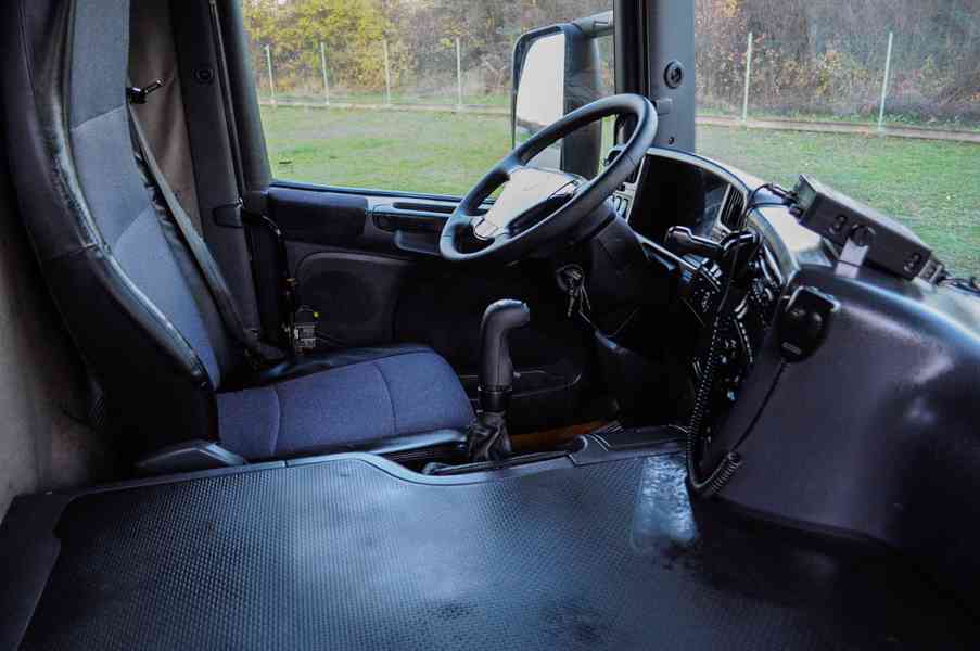 SCANIA P380 6X4 SKLÁPĚČ / VYKLÁPĚČ + HYDRAULICKÁ RUKA EURO4 - foto 53