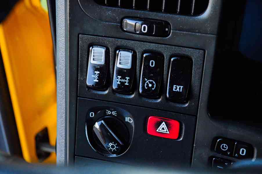 SCANIA P380 6X4 SKLÁPĚČ / VYKLÁPĚČ + HYDRAULICKÁ RUKA EURO4 - foto 58