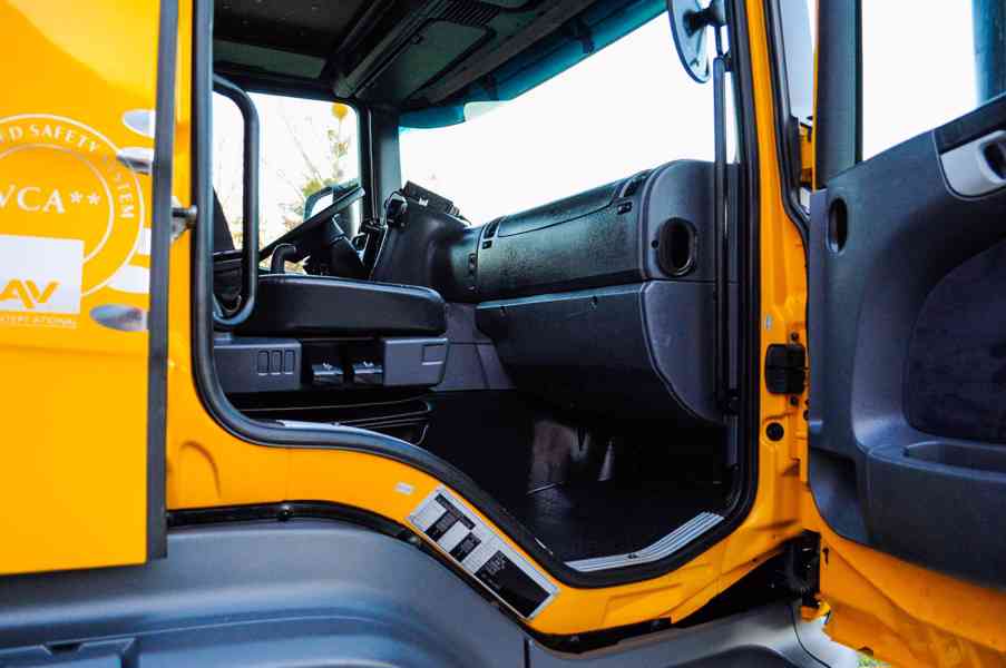 SCANIA P380 6X4 SKLÁPĚČ / VYKLÁPĚČ + HYDRAULICKÁ RUKA EURO4 - foto 51