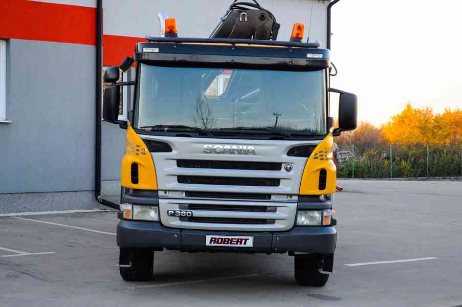 SCANIA P380 6X4 SKLÁPĚČ / VYKLÁPĚČ + HYDRAULICKÁ RUKA EURO4 - foto 2