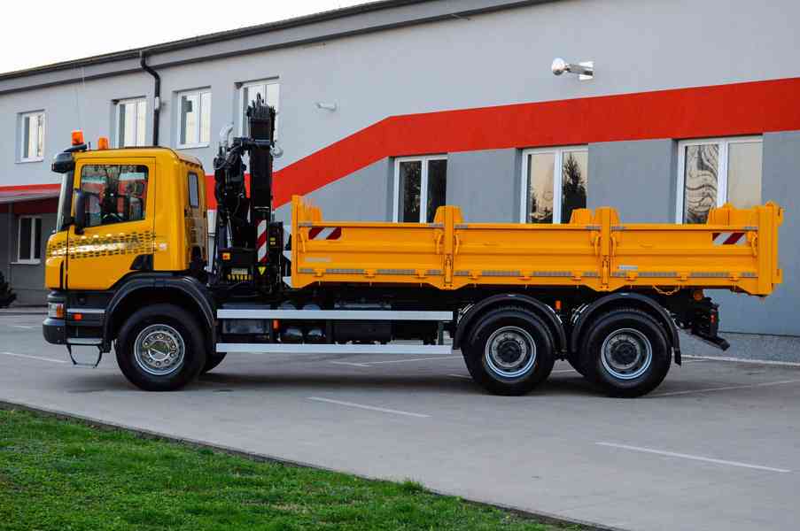 SCANIA P380 6X4 SKLÁPĚČ / VYKLÁPĚČ + HYDRAULICKÁ RUKA EURO4 - foto 4
