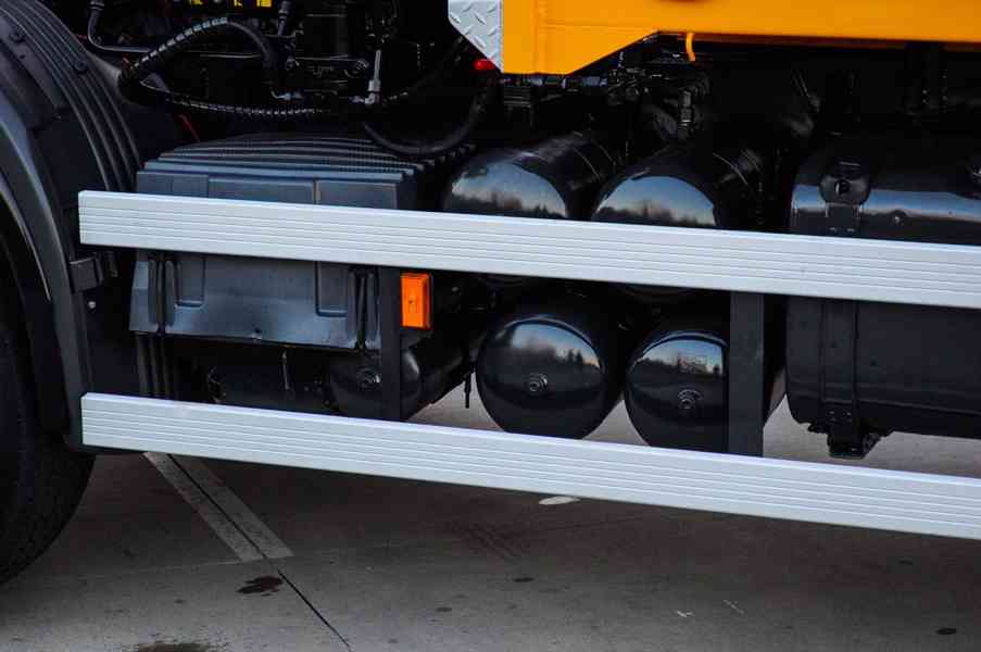 SCANIA P380 6X4 SKLÁPĚČ / VYKLÁPĚČ + HYDRAULICKÁ RUKA EURO4 - foto 31