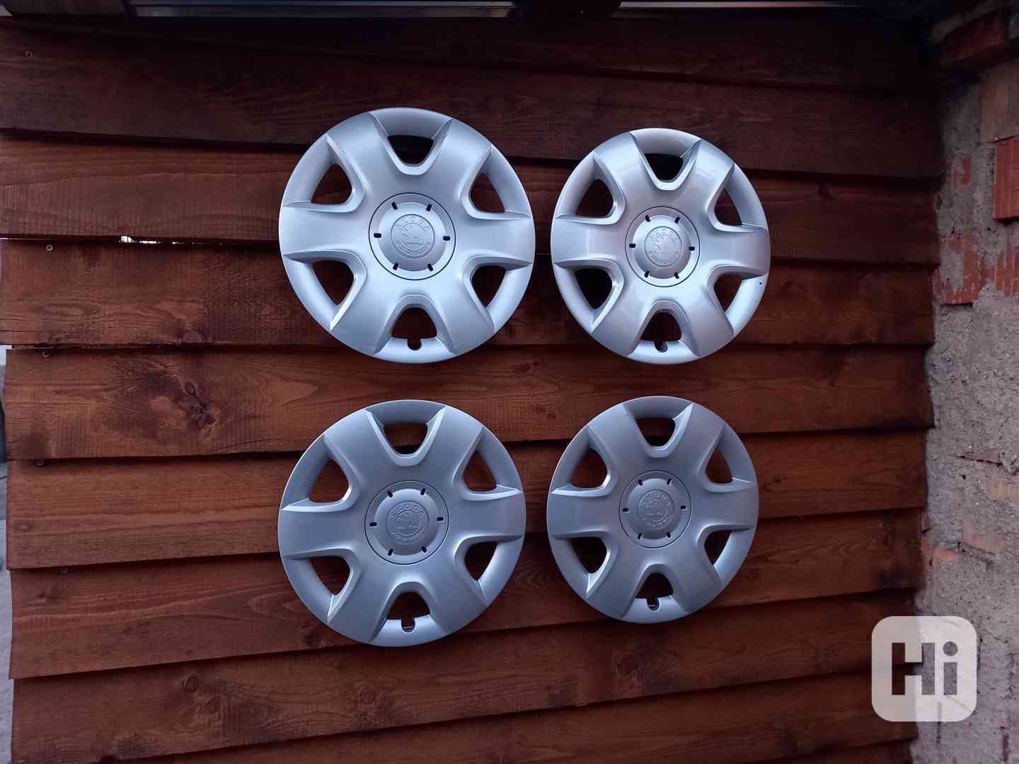 Poklice Škoda, 5J0 601 147C - foto 1