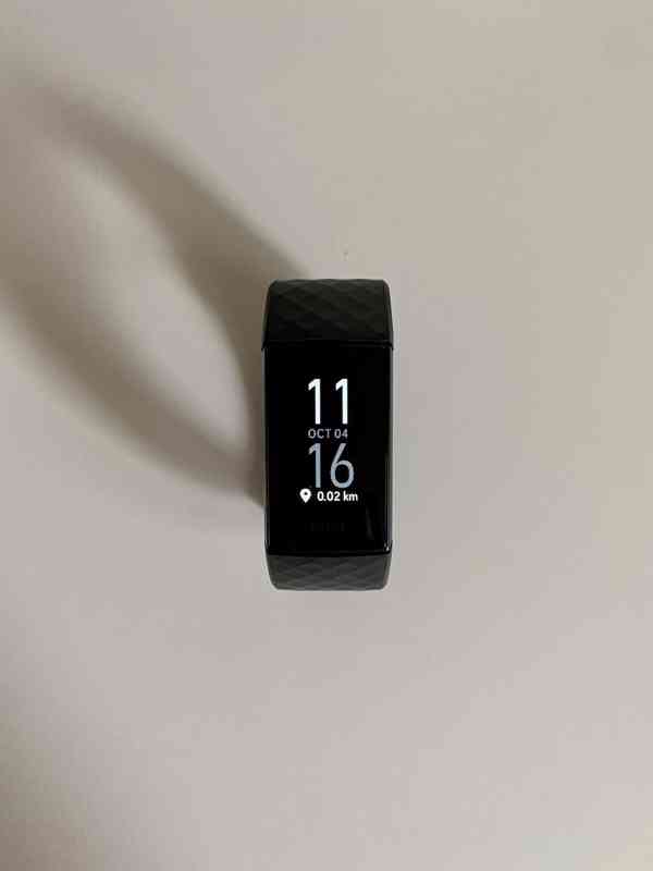 Chytré hodinky Fitbit Charge 4 - foto 1