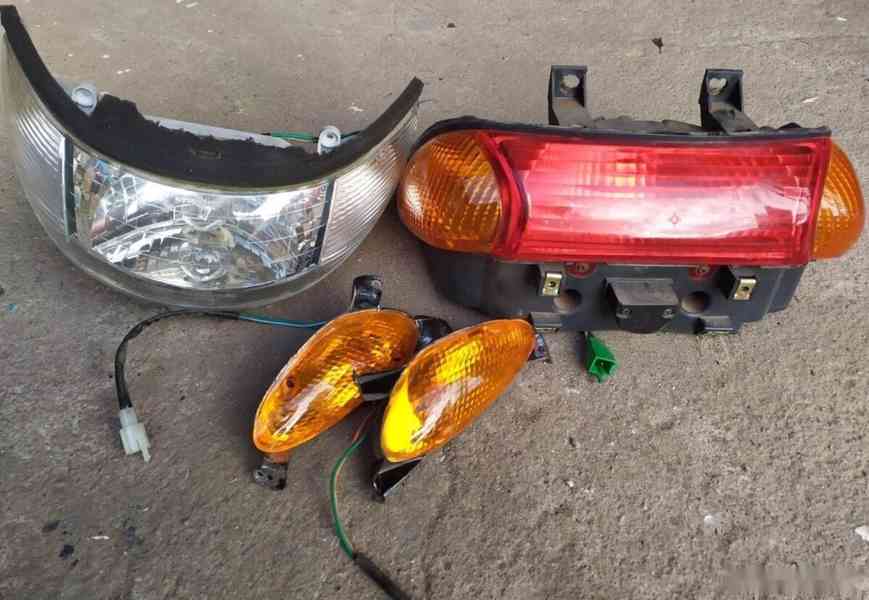 Lifan 125 skutr prodám zbytek ND-světla, kola aj. Plasty NE - foto 3
