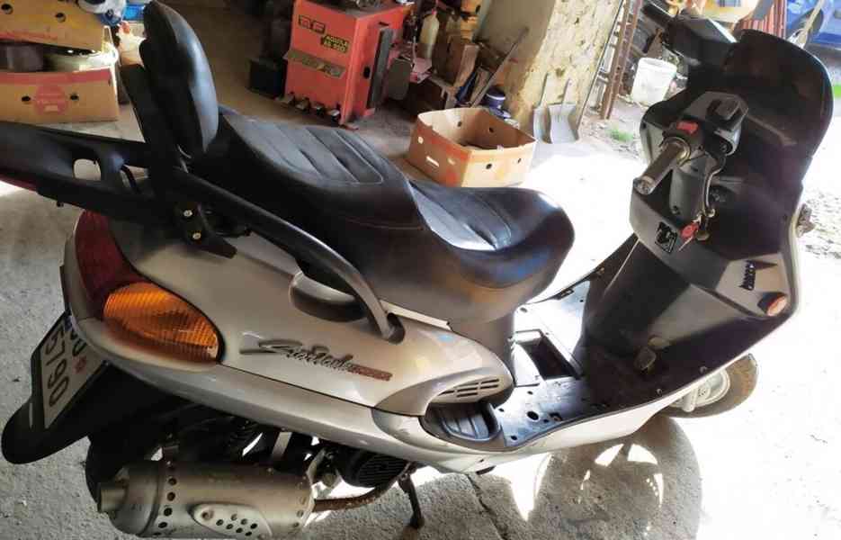 Lifan 125 skutr prodám zbytek ND-světla, kola aj. Plasty NE - foto 2